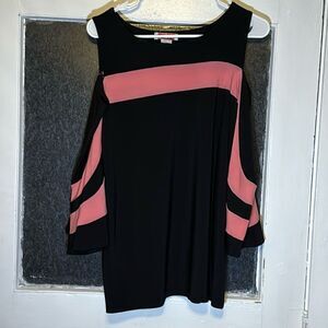 Pretty Woman Women’s Black and Pink Cold Shoulder Cutout Short Sleeve Top Size M